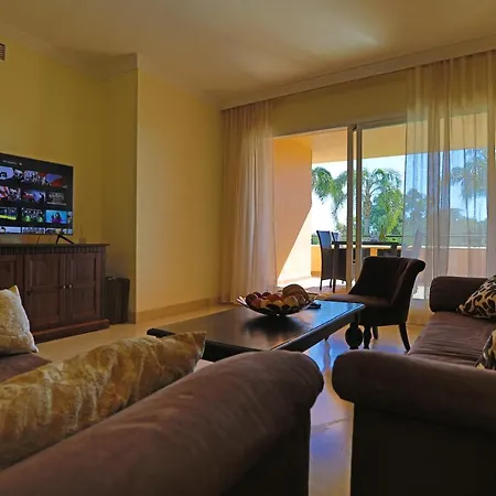 R6 Patios 2 Bedroom Apartment Marbella