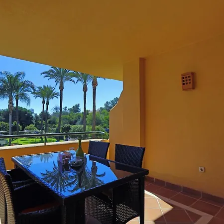 R6 Patios 2 Bedroom Apartment Marbella
