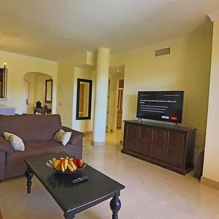 R6 Patios 2 Bedroom Apartmán *